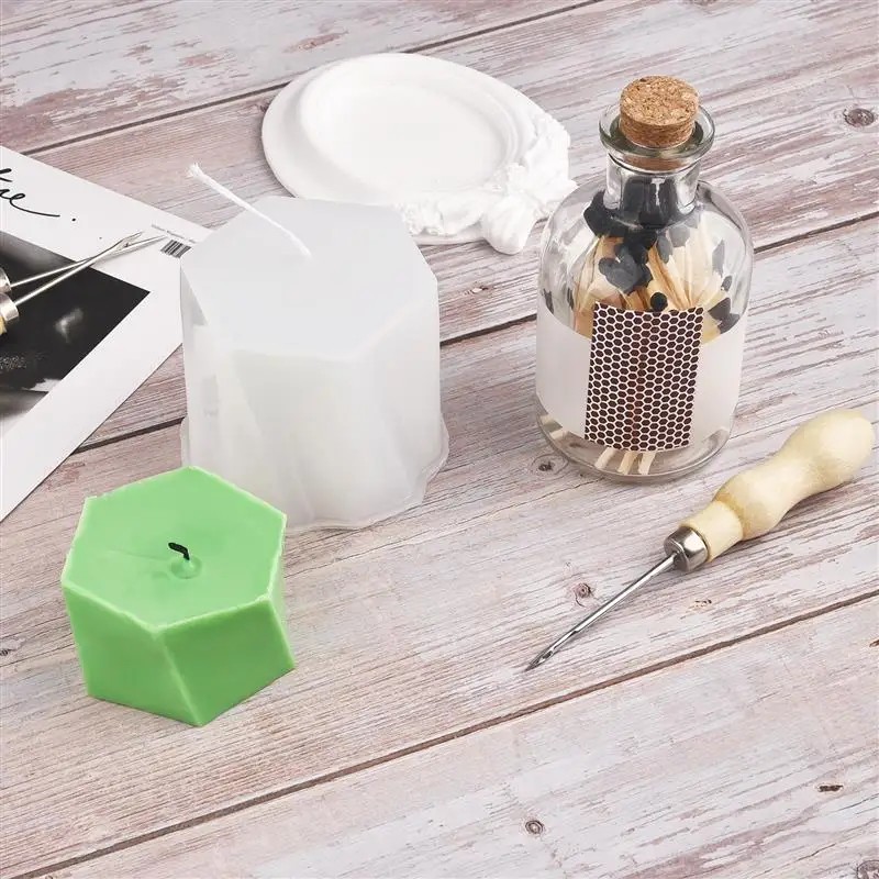 إبرة مخروطية يدوية بمقبض خشبي  - مراجعة Leather Needle Heavy وسعره
